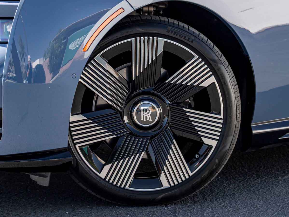 2025 Rolls-Royce Spectre 