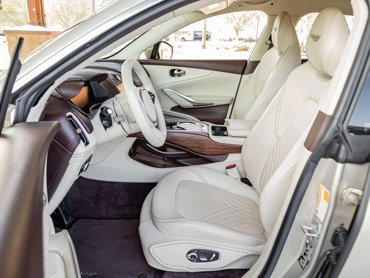 2021 Aston Martin DBX Base