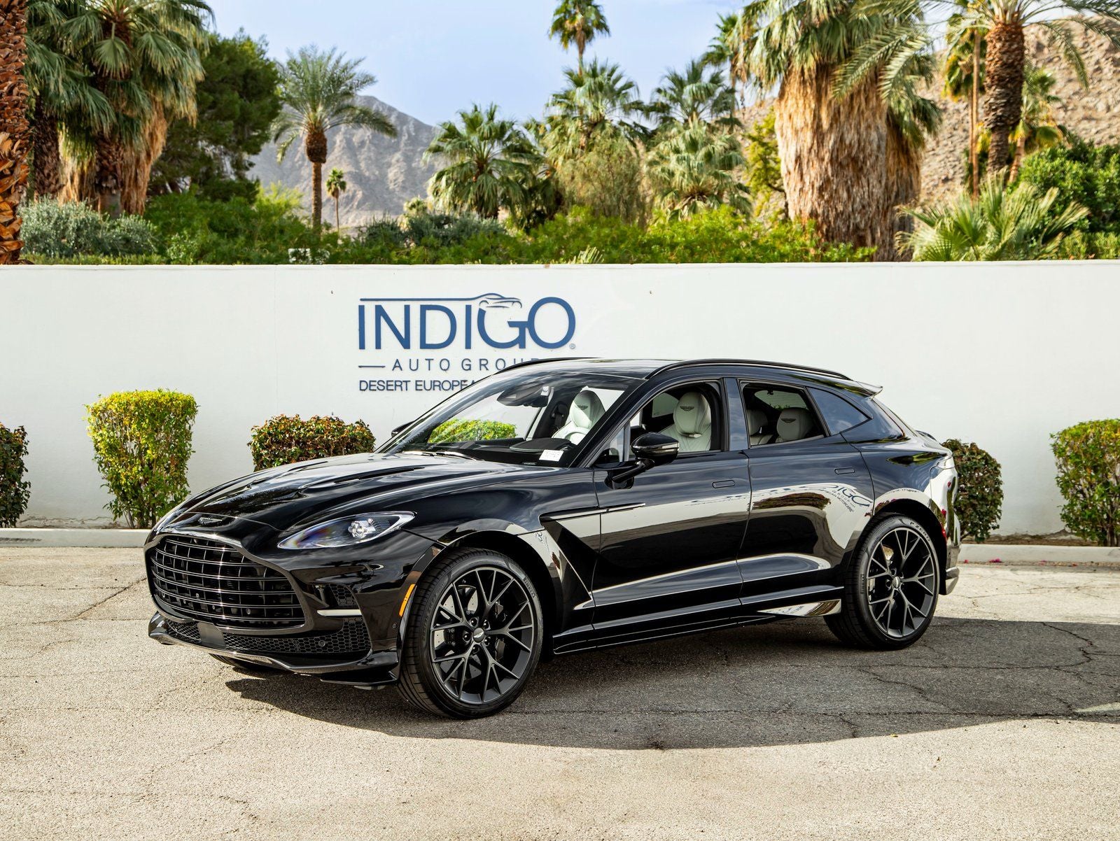 2025 Aston Martin DBX 707