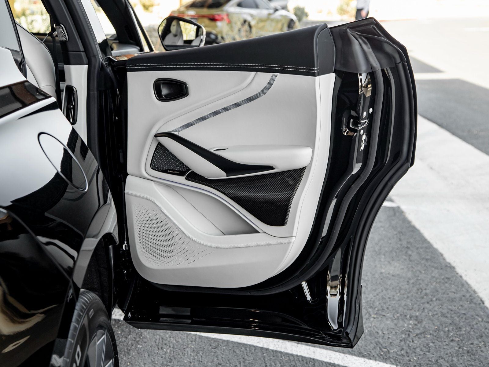 2025 Aston Martin DBX 707