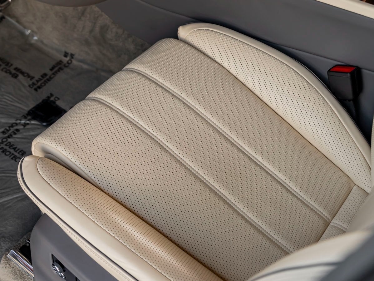 2023 Bentley Bentayga EWB Azure V8