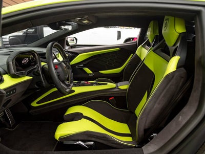 2025 Lamborghini Revuelto Base