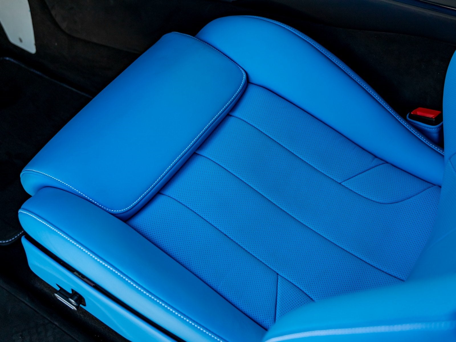 2025 Ferrari Purosangue Base